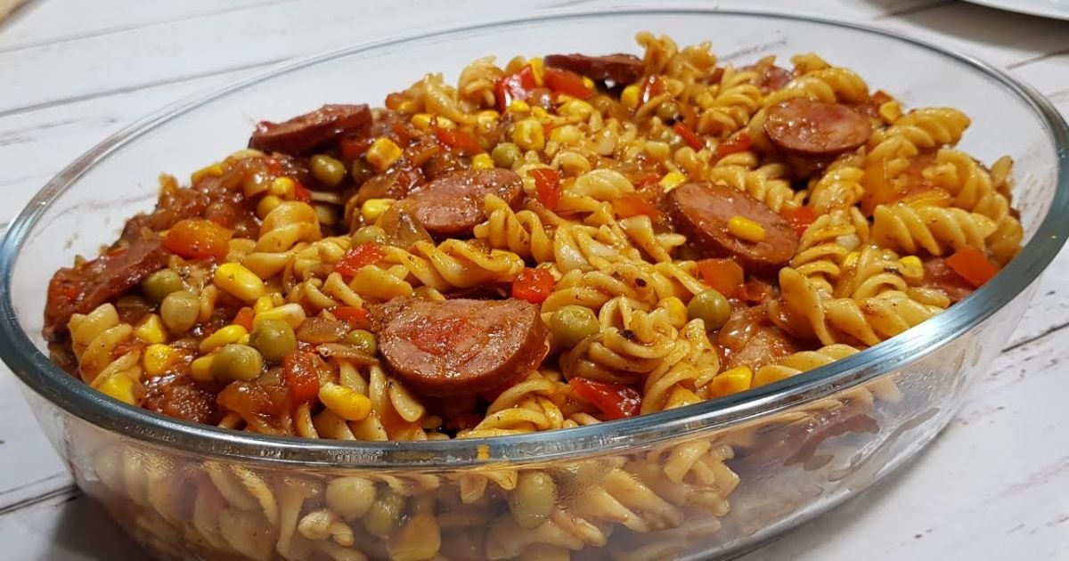 Pratos Únicos: Almoço/Jantar Rápido e Fácil para Sua Família: Macarrão com Linguiça em um Molho Delicioso! 