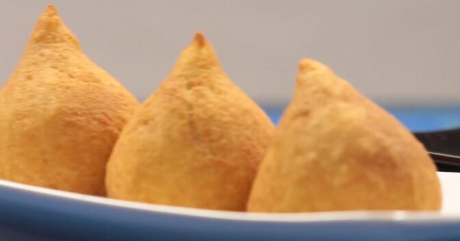 Salgados: Coxinha de Frango com Catupiry: Receita Fácil e Irresistível que Vai Surpreender!