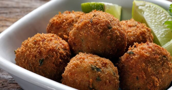 Salgados: Receita de Bolinho de Bacalhau Tradicional