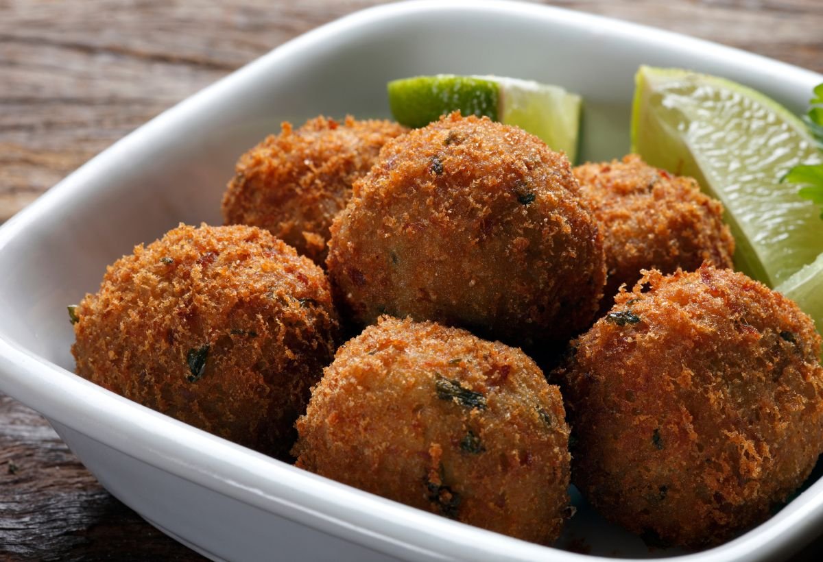 Salgados: Receita de Bolinho de Bacalhau Tradicional 