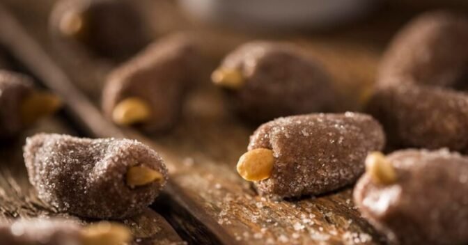 Doces: Receita de cajuzinho que não vai ao fogo, o docinho clássico que tem presença marcada nas festinhas