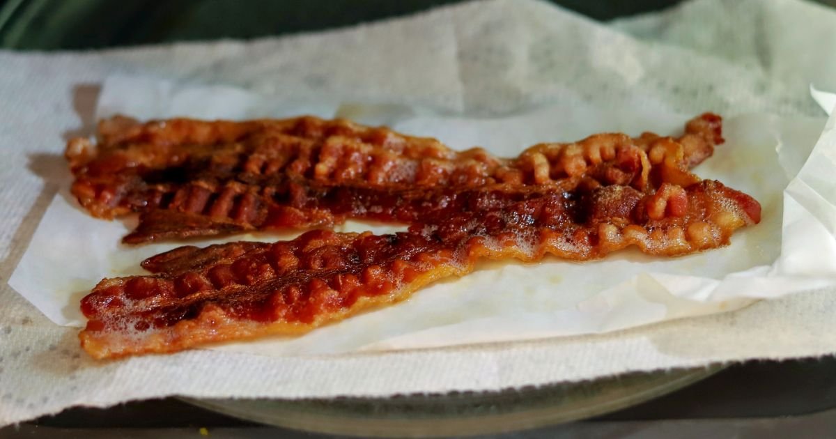 Sobremesas: Como fazer bacon crocante no microondas 