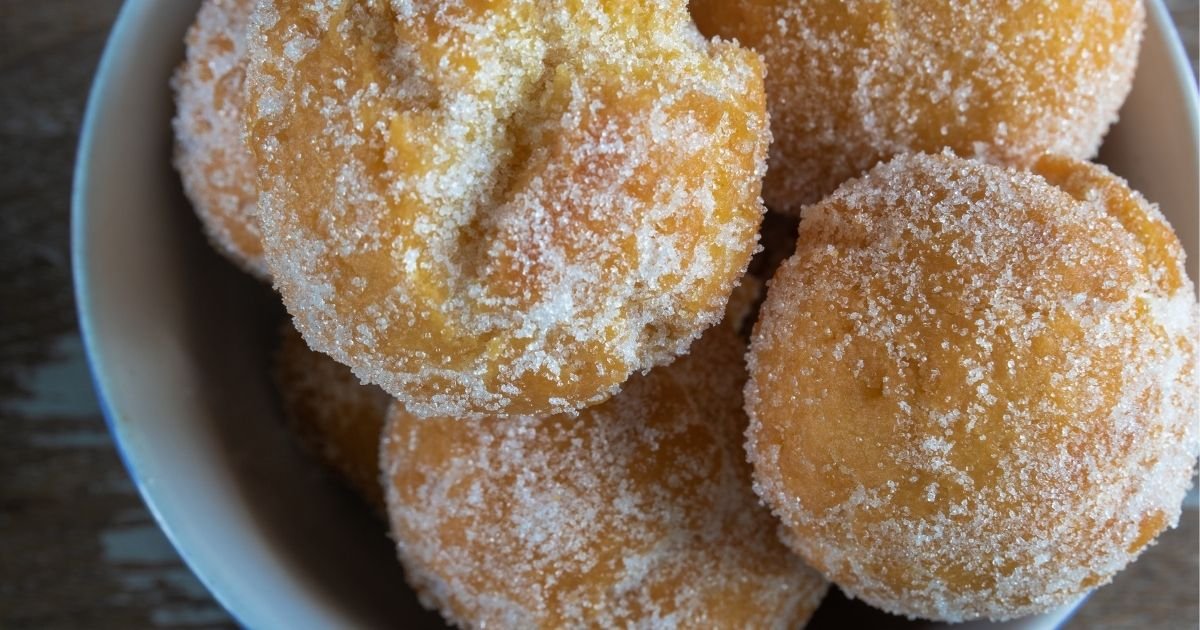 Bolinho de Chuva na Airfryer, receita prática e sem fritura para os famosos bolinhos 