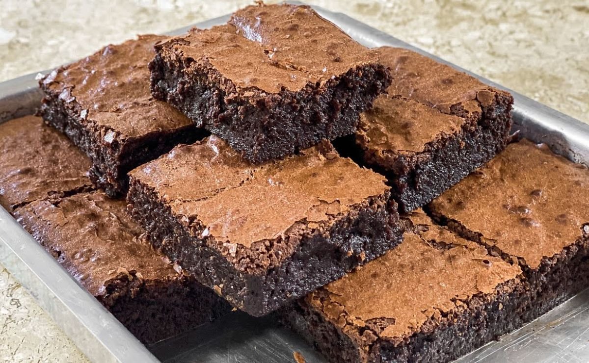 Sobremesas: Brownie molhadinho mais fácil que existe com a textura cremosa 