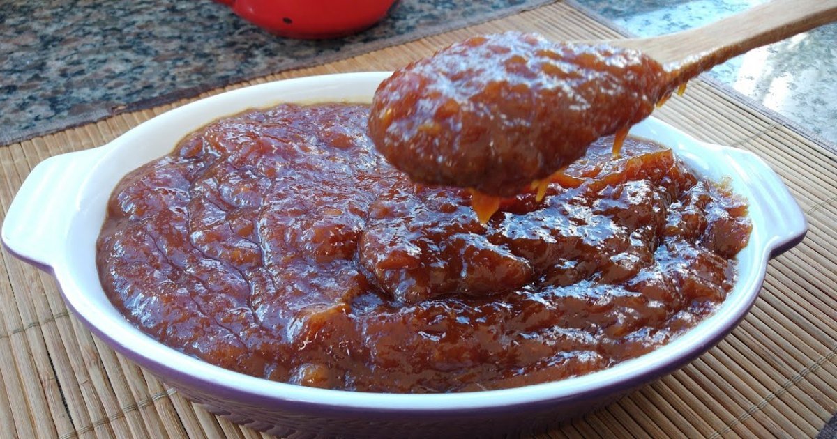 Doces: Se você tem bananas maduras em casa e quer transformá-las em uma delícia cremosa, esta receita de doce de banana é perfeita 