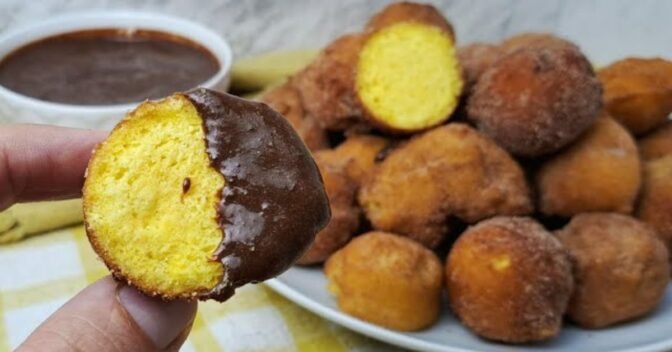 Lanches: Bolinho de Chuva de Cenoura com Brigadeiro Cremoso: Uma Delícia Inigualável da Nossa Cozinha!