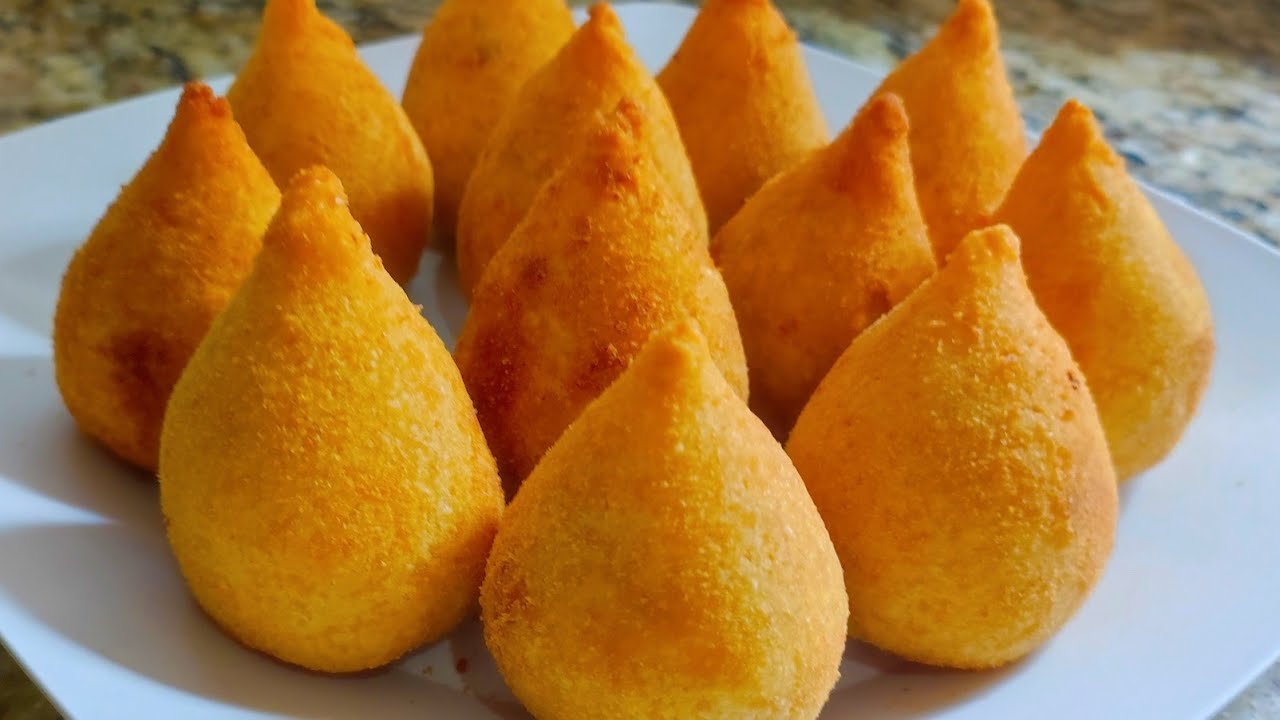 QUEREMOS MAIS DO QUE UMA: COXINHA DE FRANGO SIMPLES E FÁCIL DE FAZER 