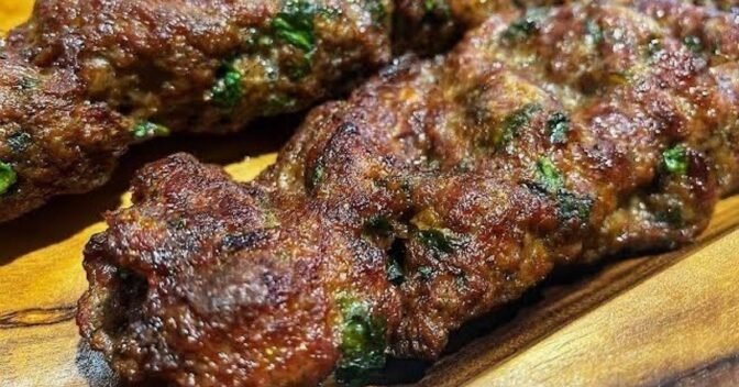 Carnes: Muito melhor do que linguiça, faça Kafta de aperitivo para churrasco