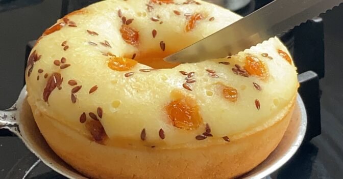 Bolos: Bolo de arroz cru ganha um charme especial com a adição de gergelim