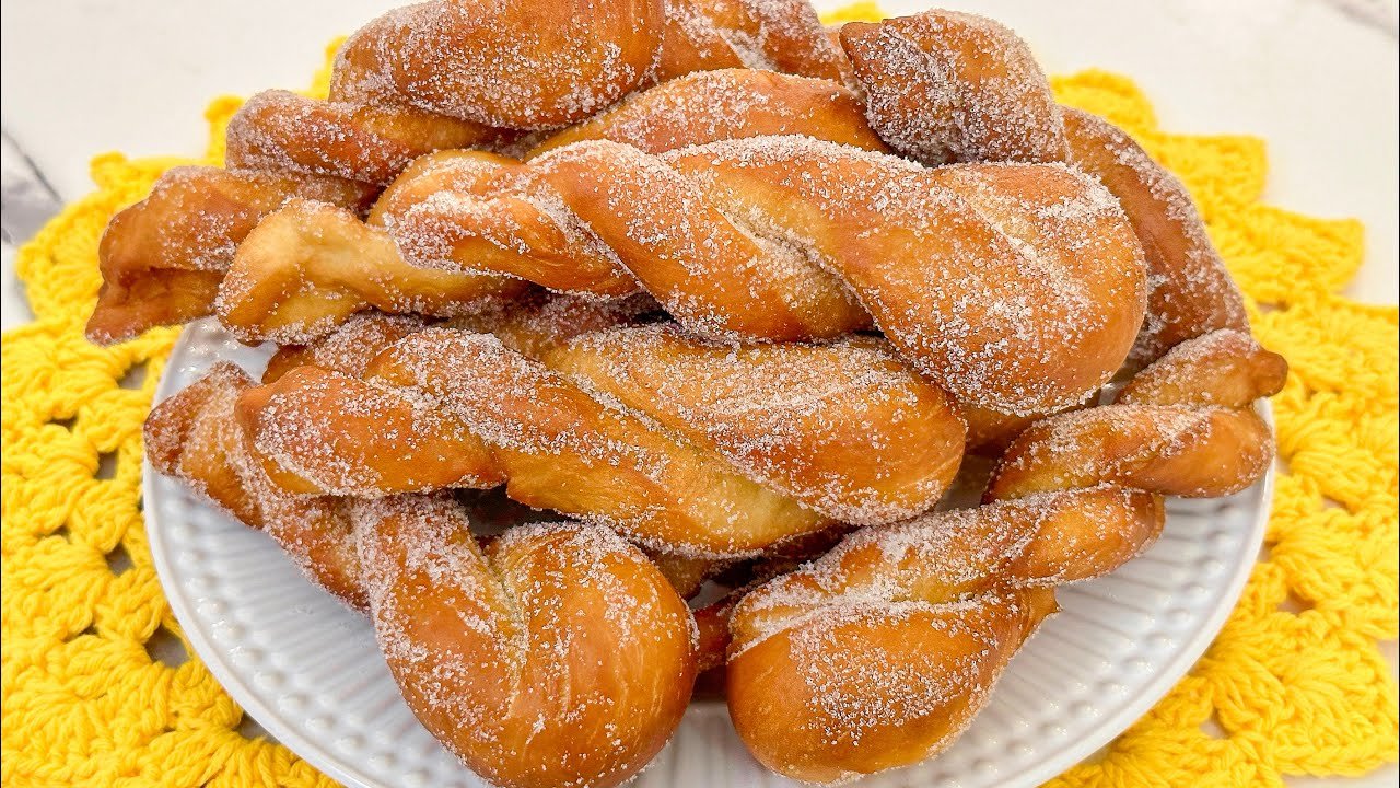 ROSQUINHA CASEIRA FRITA COM AÇÚCAR O DIFÍCIL É ESPERAR FRITAR TODAS 