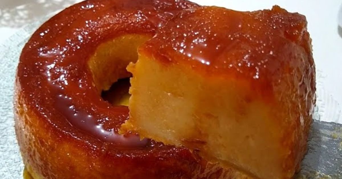 Bolo de Macaxeira Caramelizado Parece Pudim de Tão Cremoso 