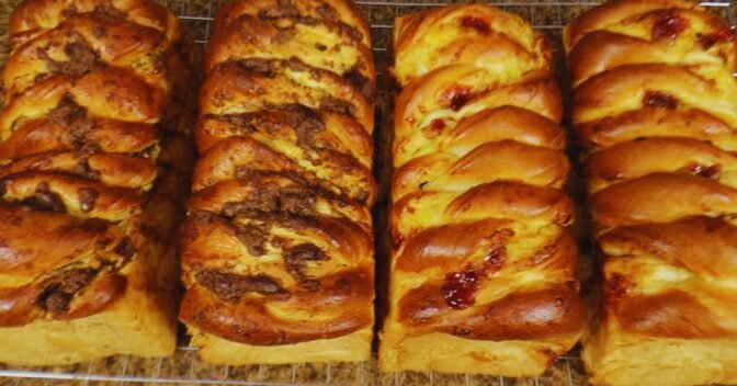 Pães: Pão doce recheado com creme de confeiteiro com chocolate e goiabada