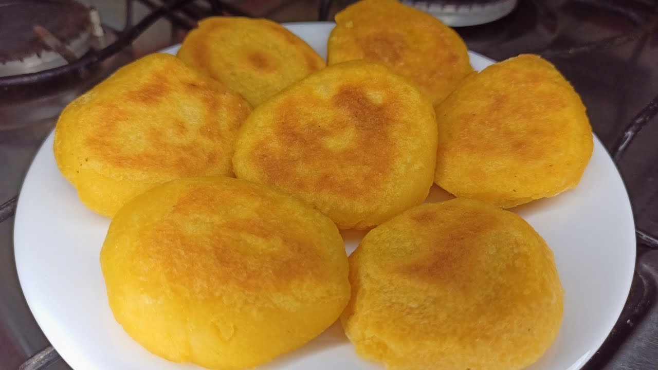 PÃOZINHO DE FUBÁ DE FRIGIDEIRA COM APENAS 2 INGREDIENTES, PARA O CAFÉ DA MANHÃ OU LANCHE EM MINUTOS 