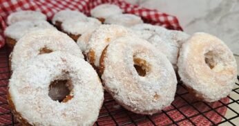 Rosquinha Frita com Glacê e Coco